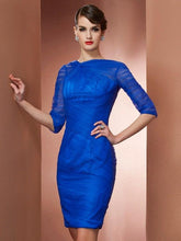 Vestido de fiesta corto de satén elástico con escote alto, mangas 1/2 y pliegues, corte tubo/columna