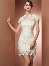 Vestidos de fiesta cortos de satén con cuello alto, mangas cortas y corte tubo/columna