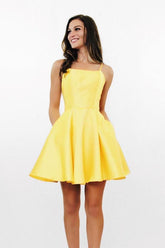 Einfaches A-Linien-Abendkleid mit gekreuztem Rücken und Taschen in Gelb PD280
