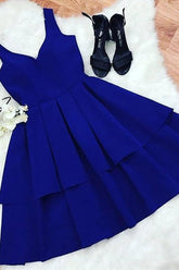 Vestidos de fiesta cortos en azul real con escote en V y corte A para el regreso a casa