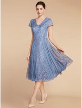 Hochzeitsgast Elegantes Petite V-Ausschnitt Knielanges Chiffon-Spitzen-Kurzarm mit Rüschen Einfarbig Mutter der Braut Kleid