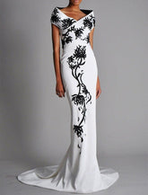 Meerjungfrau/Trompete Abendkleid Farbblockkleid Formeller Hochzeitsgast Hofschleppe Ärmellos V-Ausschnitt Spitze mit Applikationen