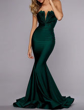 Meerjungfrau/Trompete Abendkleid Korsettkleid Formeller Hochzeitsgast Sweep/Pinselzug Ärmellos Trägerlos Charmeuse mit Falten