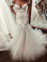 Verlobungs-Brautkleider mit offenem Rücken, Meerjungfrau/Trompete, schulterfrei, Flügelärmel, Kapellenschleppe, Satin-Brautkleider mit Applikationen, einfarbig, Sommer, Herbst, Hochzeitsfeier