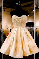 Kurzes, herzförmiges, geschnürtes Homecoming-Abendkleid mit Perlen