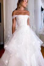 Vestido de novia NumberSea, sencillo, blanco, con corsé, corte A y apliques.