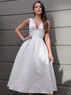 Brautkleider A-Linie/Princess-Linie Satin Gerafft V-Ausschnitt Ärmellos Länge
