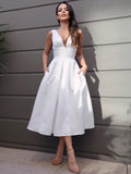 Brautkleider A-Linie/Princess-Linie Satin Gerafft V-Ausschnitt Ärmellos Länge