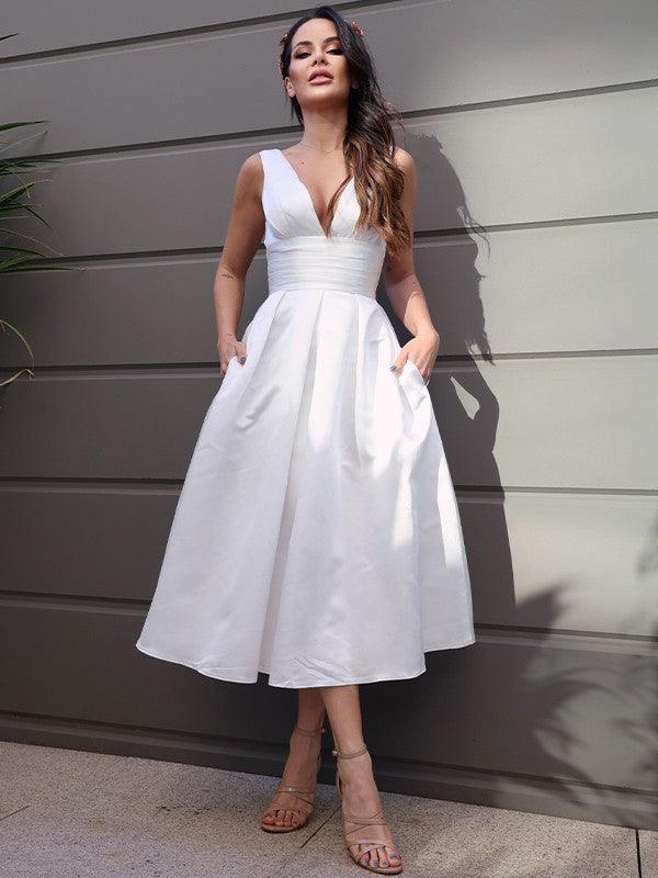 Brautkleider A-Linie/Princess-Linie Satin Gerafft V-Ausschnitt Ärmellos Länge