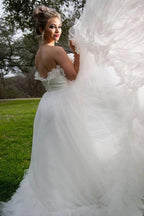 Vestido de novia corte A sin tirantes de tul blanco
