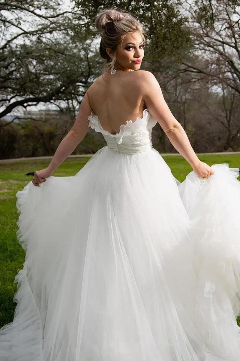 Vestido de novia corte A sin tirantes de tul blanco