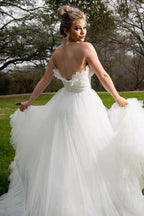 Vestido de novia corte A sin tirantes de tul blanco