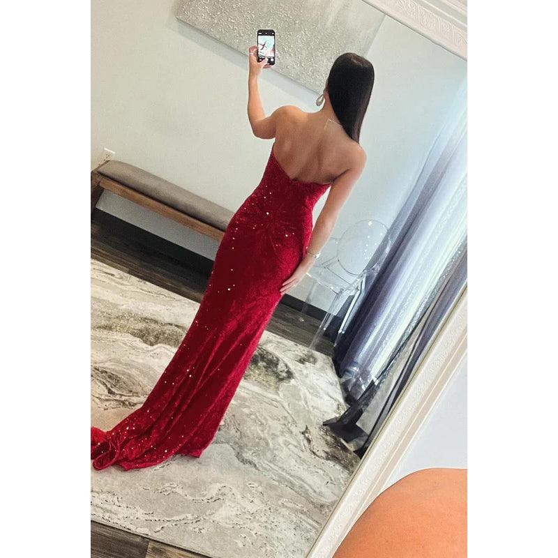 Glamouröses und dramatisches, ärmelloses Ballkleid mit glitzerndem Trompeten-Ausschnitt und tiefem V-Ausschnitt