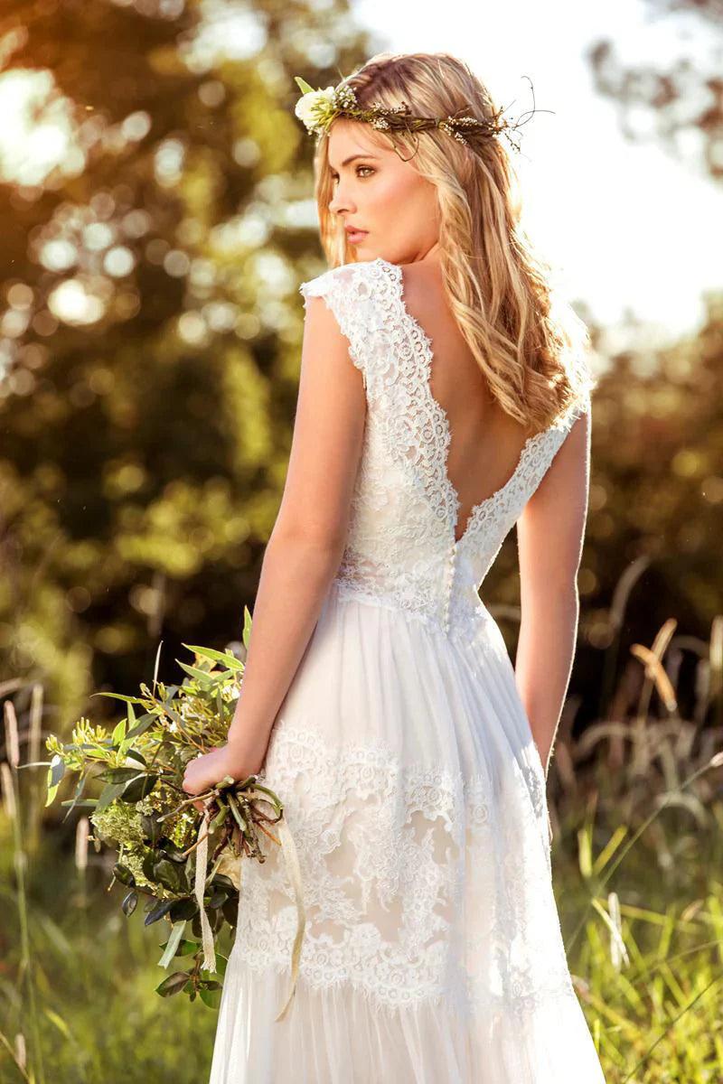 Vestido de novia con escote en V, manga larga, apliques de encaje y tul