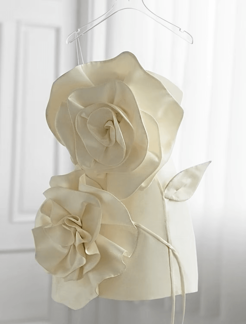 Etui-Linie Homecoming-Kleider Blumenkleid Partykleidung Kurz/Mini Ärmellos Trägerlos Satin mit Rüschen