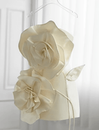 Etui-Linie Homecoming-Kleider Blumenkleid Partykleidung Kurz/Mini Ärmellos Trägerlos Satin mit Rüschen