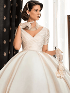 Verlobungskleid, formelle Hochzeitskleider, Hofschleppe, Ballkleid, kurze Ärmel, V-Ausschnitt, Satin mit gerüschtem Saum, einfarbig