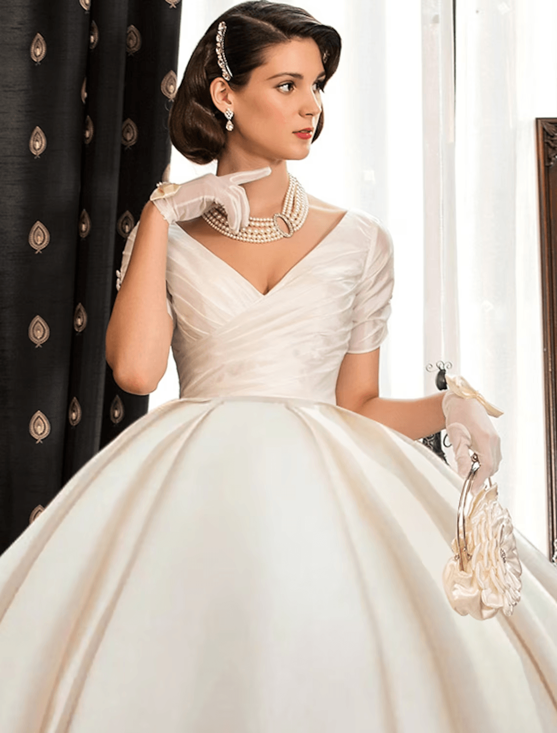 Verlobungskleid, formelle Hochzeitskleider, Hofschleppe, Ballkleid, kurze Ärmel, V-Ausschnitt, Satin mit gerüschtem Saum, einfarbig