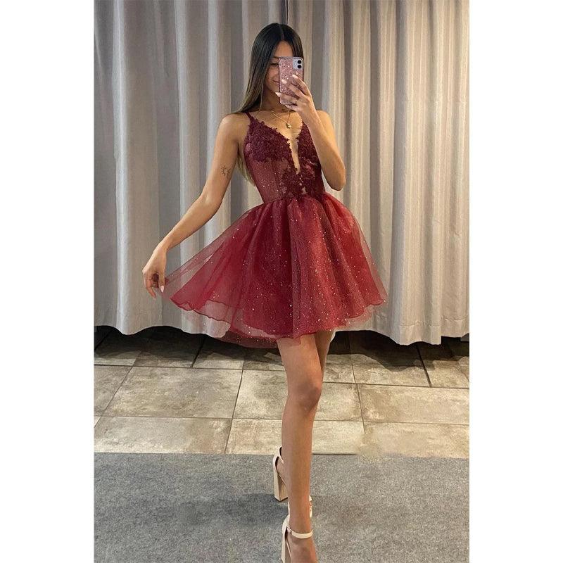 Vestido de fiesta largo de corte A con escote en V pronunciado, apliques de tul y falda desmontable 