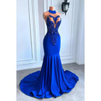 Glamouröses und dramatisches, ärmelloses, sexy Abend-, Party- und Ballkleid mit Rüschen und hohem Halsausschnitt