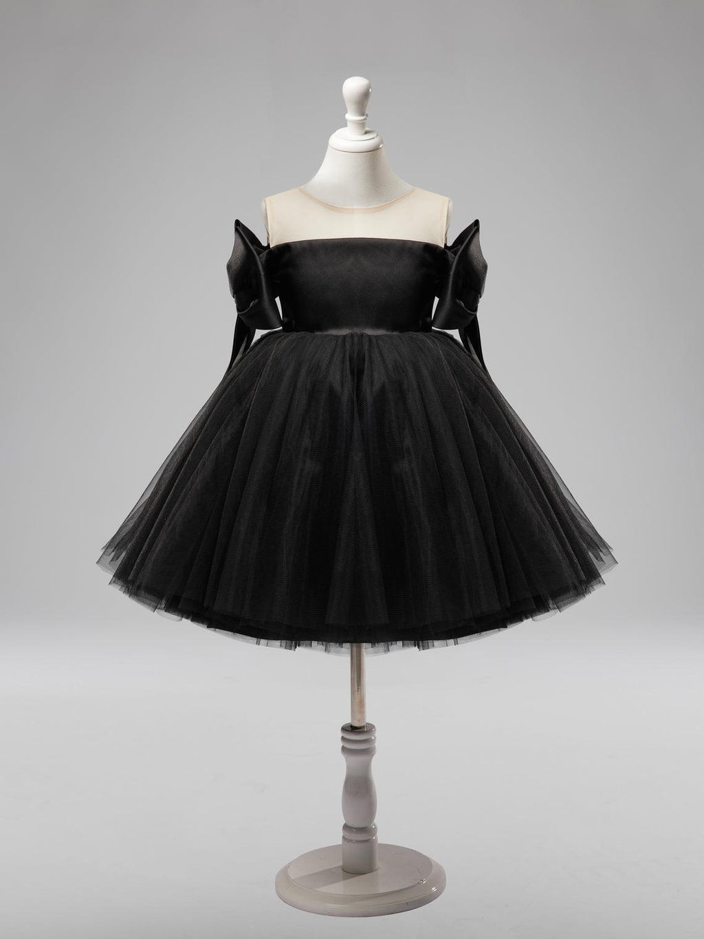 Vestido de tul negro hasta la rodilla con hombros descubiertos para niña 