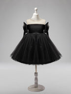 Vestido de tul negro hasta la rodilla con hombros descubiertos para niña 