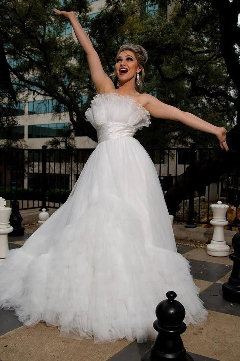 Vestido de novia corte A sin tirantes de tul blanco