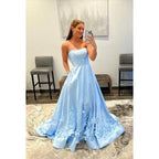 Trägerloses, langes Ballkleid in A-Linie mit Applikationen und Schleppe