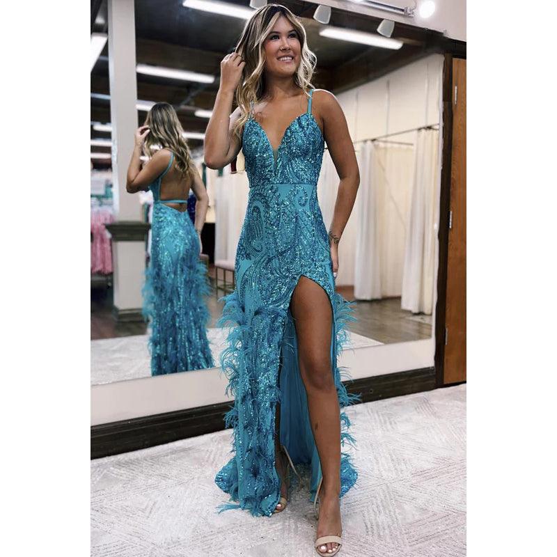 Glamoroso y dramático vestido de fiesta de noche con escote en V, corte trompeta/sirena y tirantes