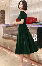 Grünes Samt Off Shoulder Vintage Stil Brautjungfernkleid, Teelanges Partykleid