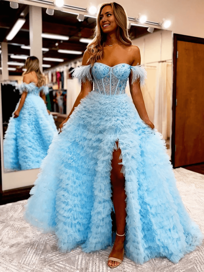 Vestido de fiesta de corte A con escote en forma de corazón, de tul escalonado y largo con abertura