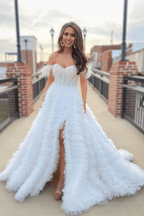 Vestido de fiesta de corte A con escote en forma de corazón, de tul escalonado y largo con abertura