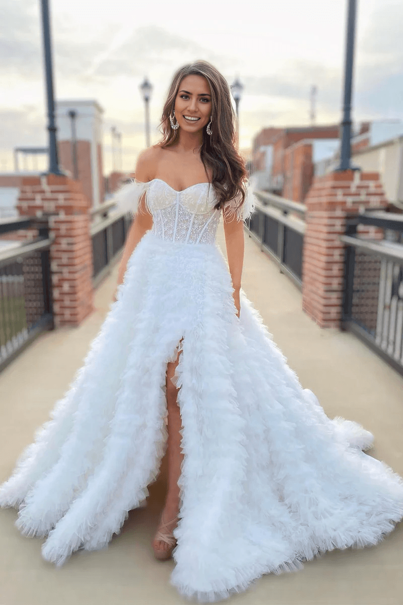 Vestido de fiesta de corte A con escote en forma de corazón, de tul escalonado y largo con abertura