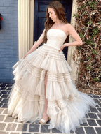Vestido de fiesta largo de tul sin tirantes, corte A y volantes escalonados