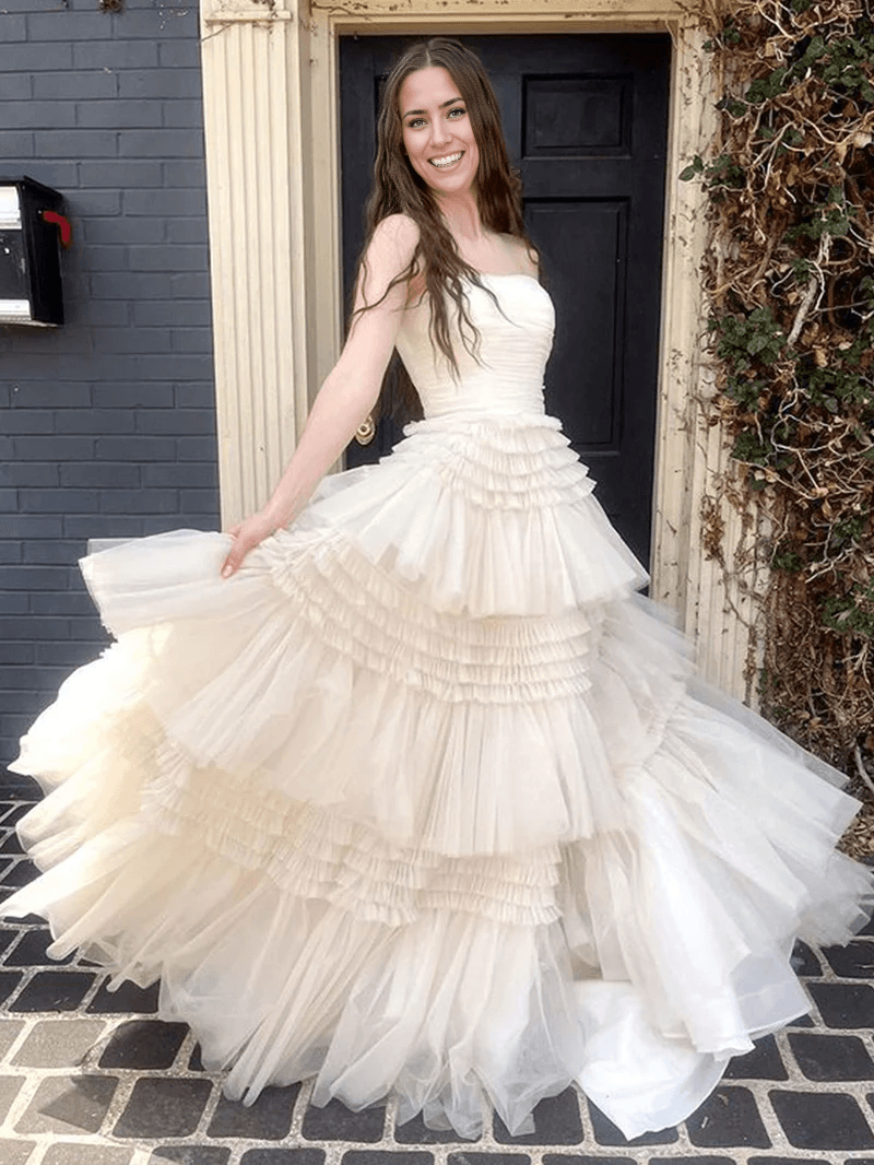 Vestido de fiesta largo de tul sin tirantes, corte A y volantes escalonados