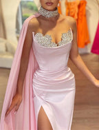 Meerjungfrauenkleid, formelle Maskerade, Pinselschleppe, ärmellos, trägerlos, Capes, Satin mit Strass, gerüscht, Schlitz, Abendkleid
