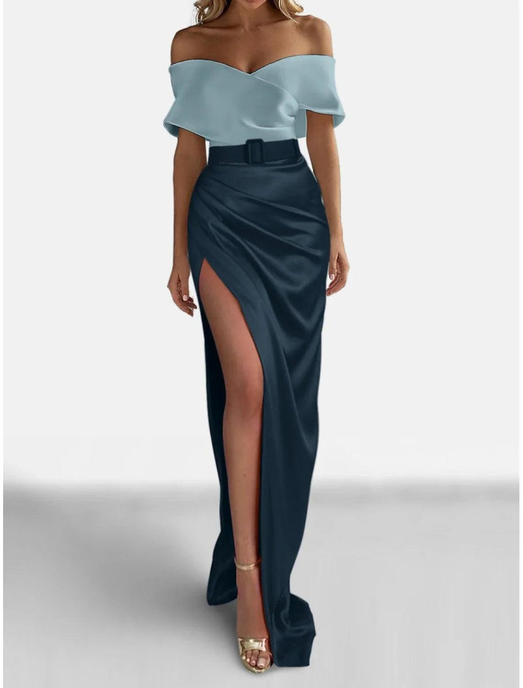 Vestido elegante formal de noche con cola larga y mangas cortas, hombros descubiertos, satén y abertura fruncida
