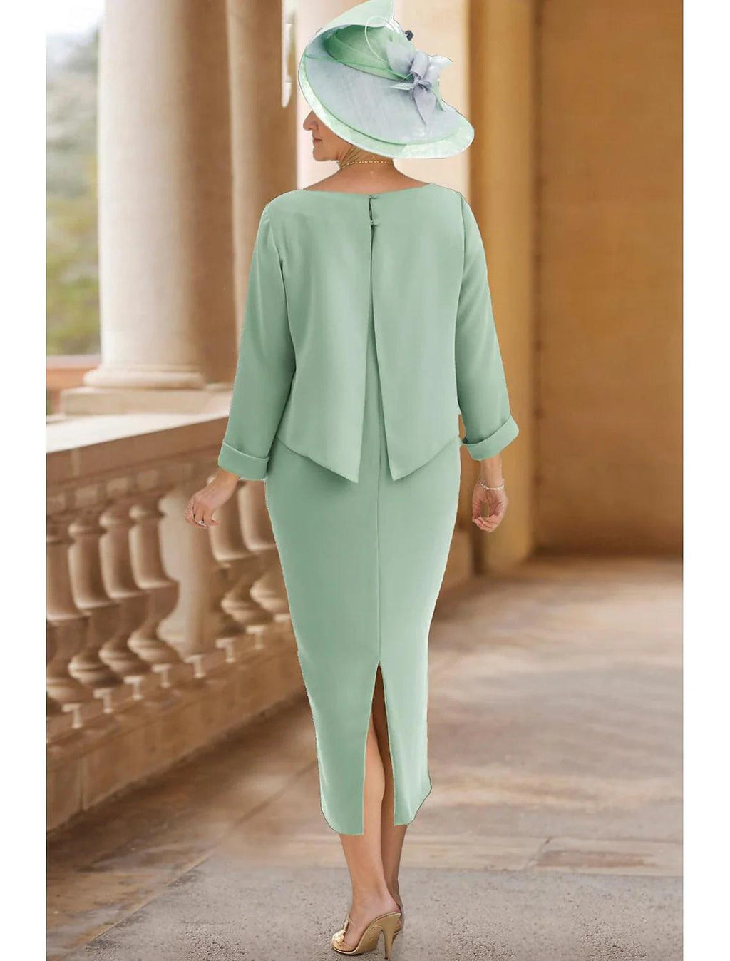 Elegantes, knielanges Kleid mit Rundhalsausschnitt und 3/4-Ärmeln aus Stretchstoff mit Falten für die Mutter der Braut