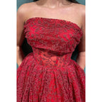 Glamouröses und dramatisches Ballkleid in A-Linie, bedruckt, schulterfrei, ärmellos