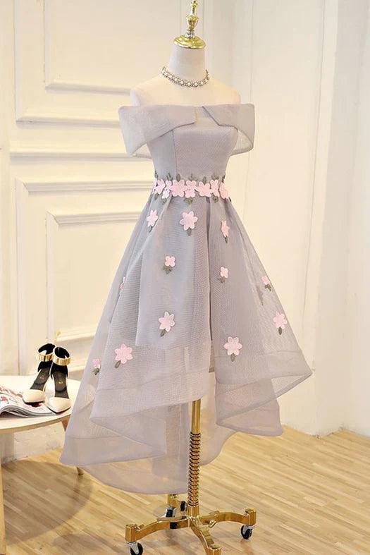 Hellgraues Tüllkleid mit Blumen, High Low, modisches Partykleid, graue Homecoming-Kleider