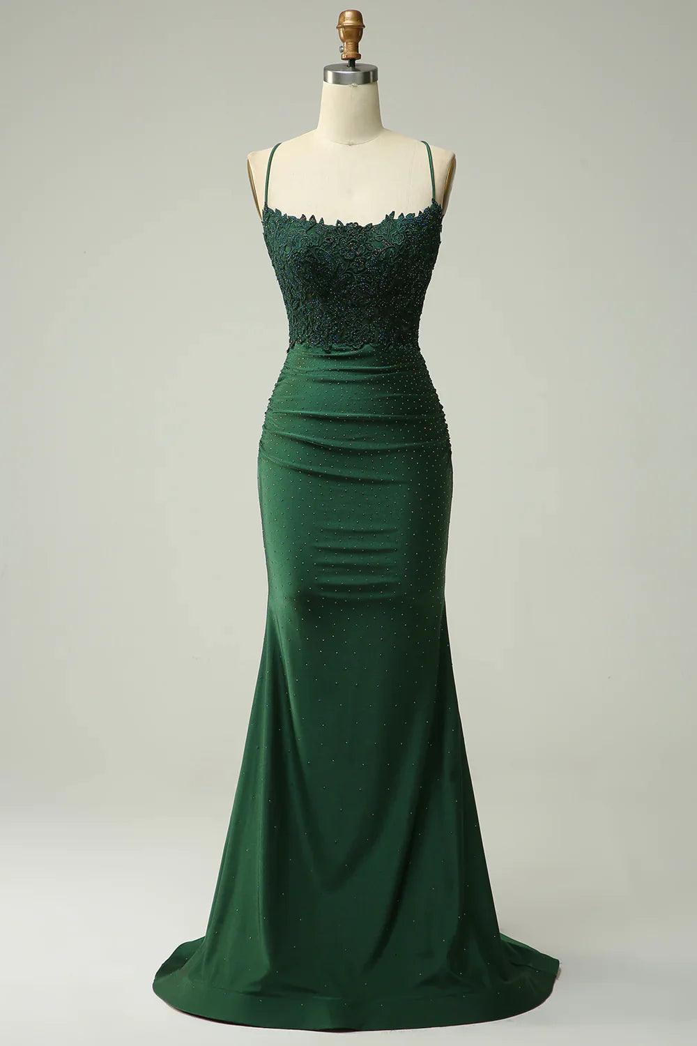 Vestido de fiesta largo verde oscuro con cuello halter y apliques de cuentas de sirena 