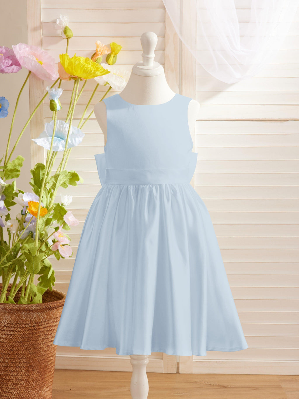 Elegante vestido de niña de las flores de satén con escote en V, corte A y lazo hasta la rodilla 