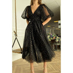Vestido formal de encaje con estrellas negras, escote en V pronunciado y bolsillos 