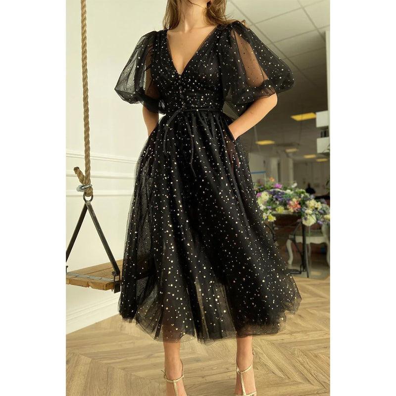 Vestido formal de encaje con estrellas negras, escote en V pronunciado y bolsillos 