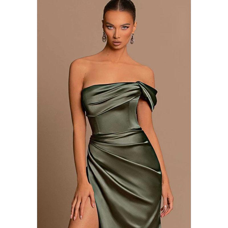 Vestido de noche largo fruncido con un hombro al descubierto y sin tirantes para fiesta de graduación