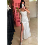 Vestido clásico de fiesta de noche con corte tubo y tirantes finos y abertura lateral