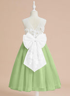 Wadenlanges Kleid aus floraler Spitze mit großer Schleife 