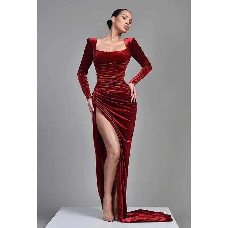 Vestido de noche largo de terciopelo con escote cuadrado y mangas largas con abertura