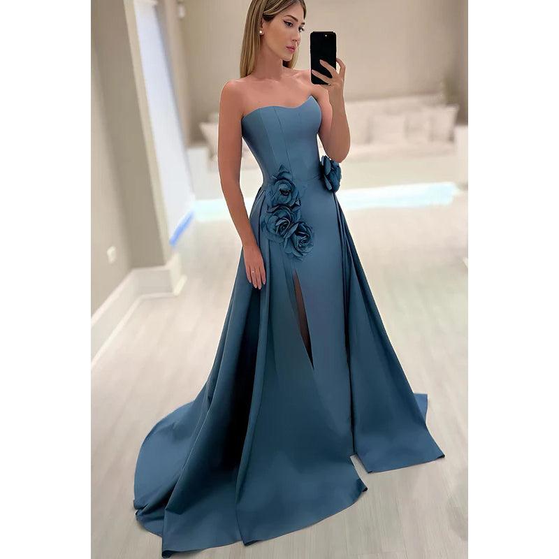 Wunderschönes und bezauberndes A-Linien-Ballkleid mit schulterfreiem, trägerlosem Schlitz und Blume
