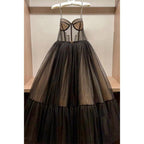 Vestido de fiesta con escote corazón y tirantes finos